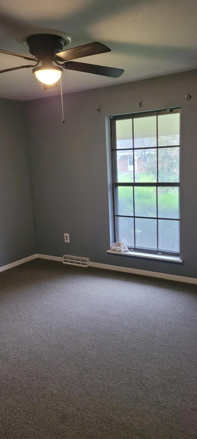 Building Photo - 1457 S Sonora Dr
