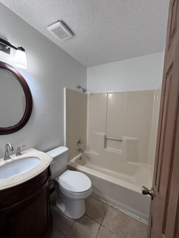 Building Photo - 111 Rainbow Ave