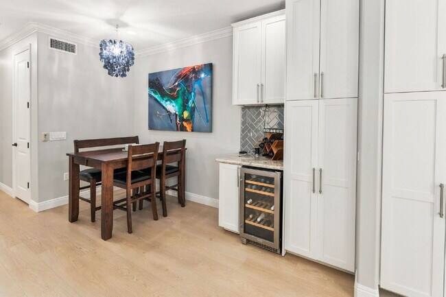 Building Photo - Your Furnished Coastal Escape Awaits!