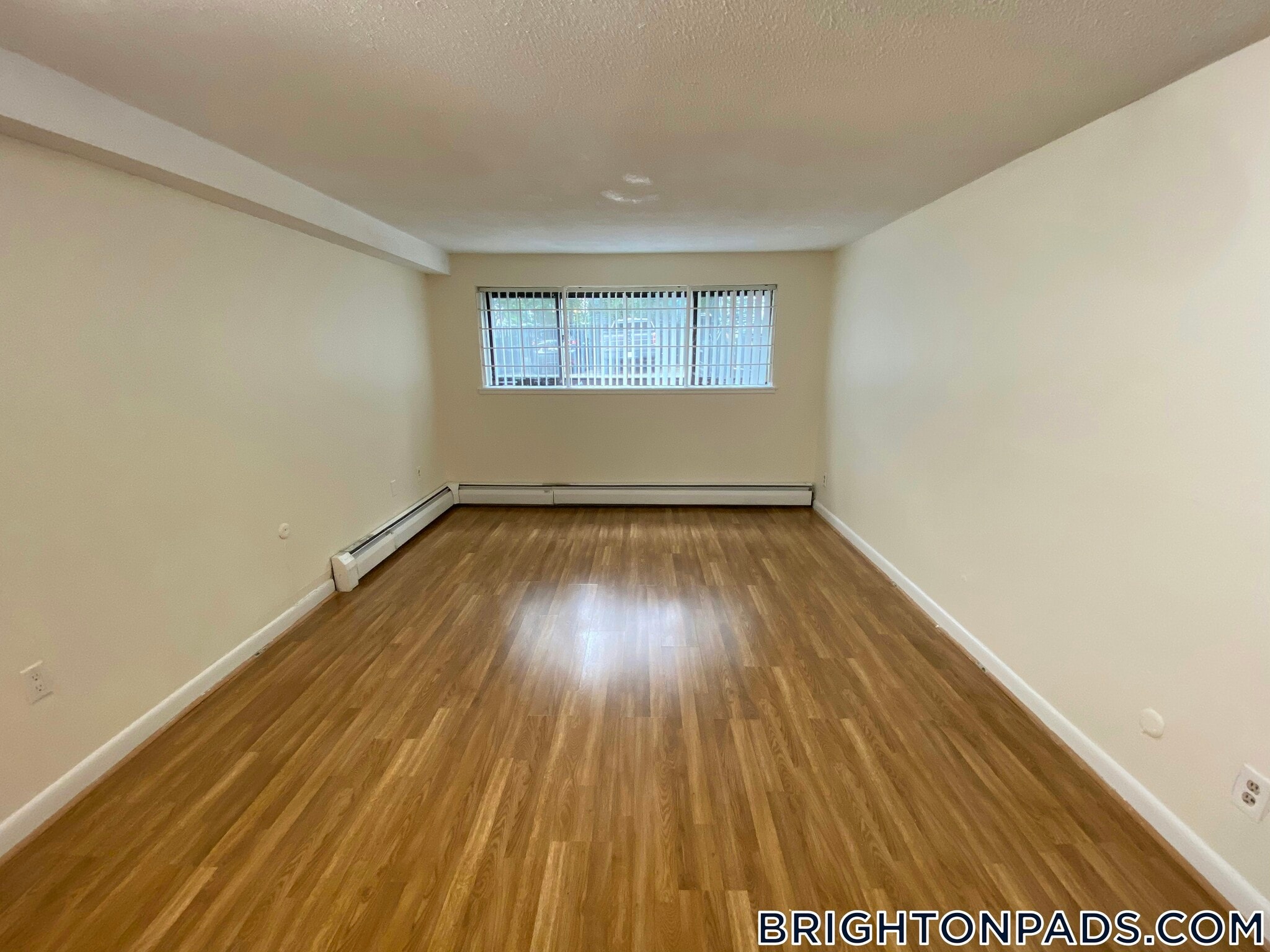 Building Photo - 122 Dustin St