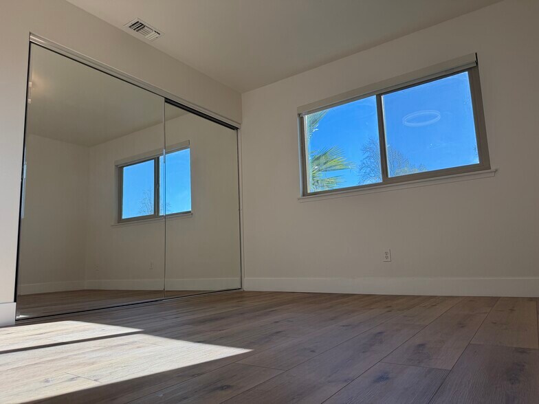 Building Photo - 3832 Chelsea Dr