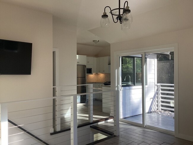 Building Photo - Desirable Soquel Location