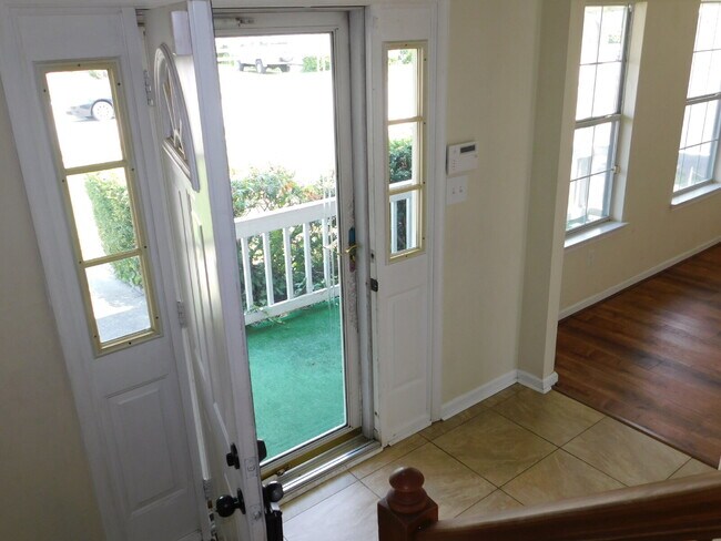 Building Photo - "Spacious 4-Bedroom Gem on Hughart Street with 2.5 Bathrooms and 2108 Sq. Ft. of Comfort!"