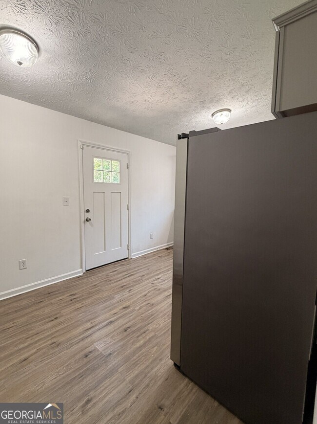 Building Photo - 640 Valerie Cir