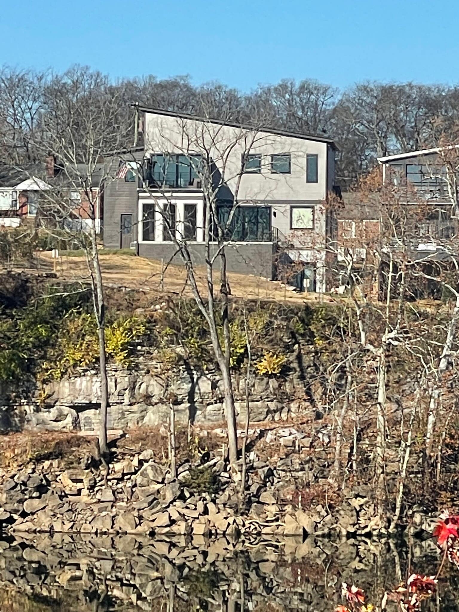 Building Photo - 1818 River Dr