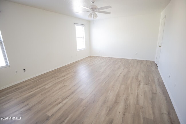 Building Photo - 1547 S Danielson Way