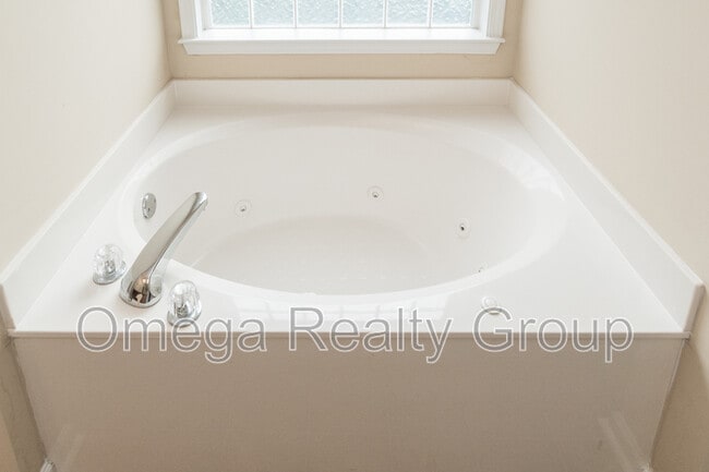 Building Photo - 4474 Fairmont Dr