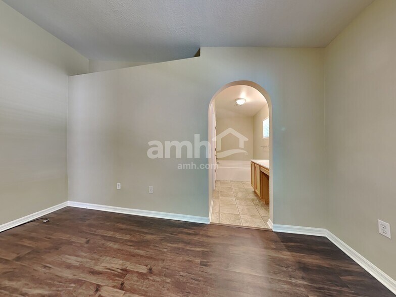 Building Photo - 3245 Helmel Ct