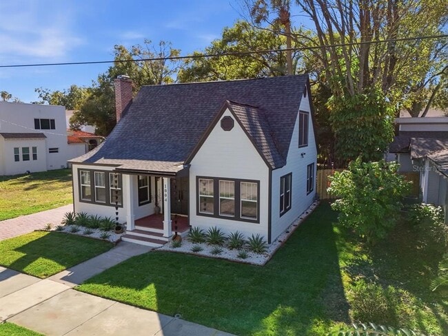 Building Photo - 1004 W Charter St