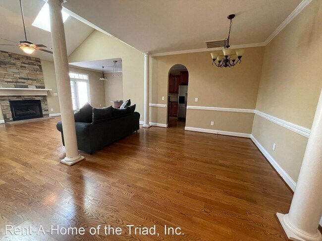 Building Photo - 3 br, 2 bath House - 1921 A Strathmore Drive