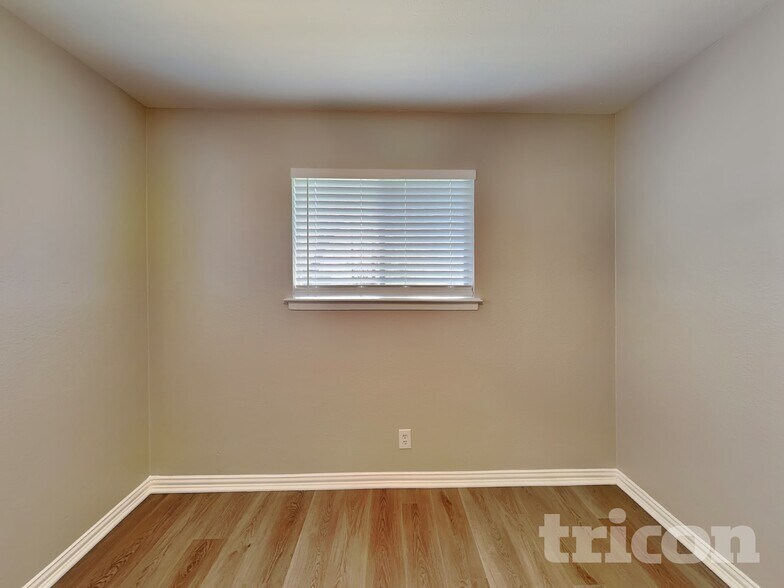 Building Photo - 902 Woodbrook St