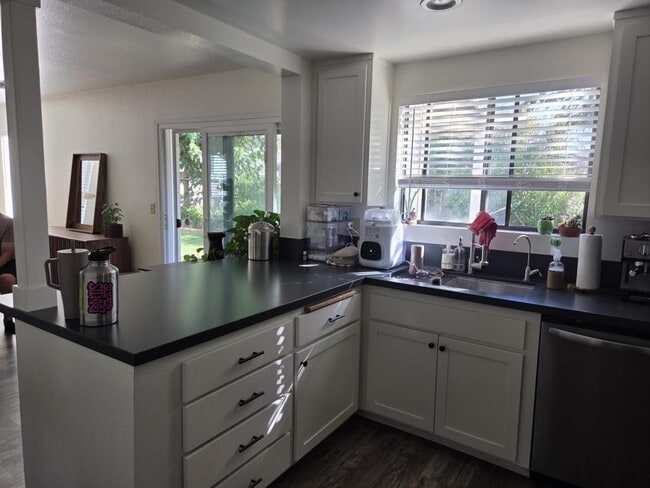 Building Photo - 55 Las Praderas Dr