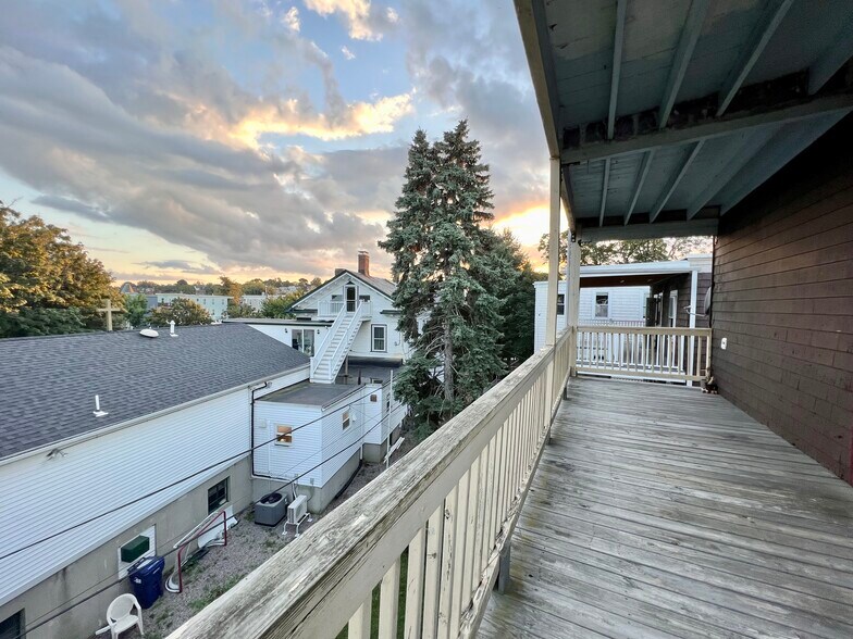 Building Photo - 15 Romsey St