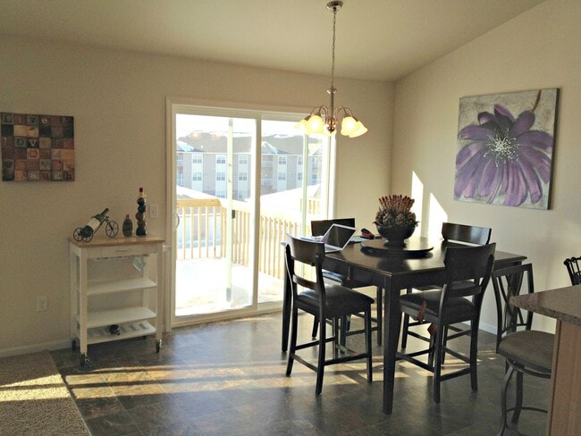 Building Photo - 3 Bedroom Townhome | Attached Double Stall Garage | Spacious