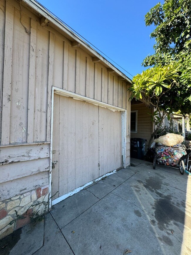 Building Photo - La Habra Duplex