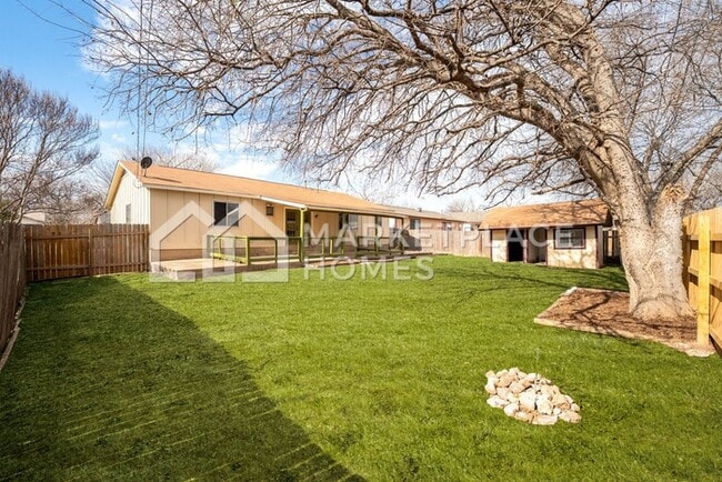 Building Photo - 1804 Easton Dr