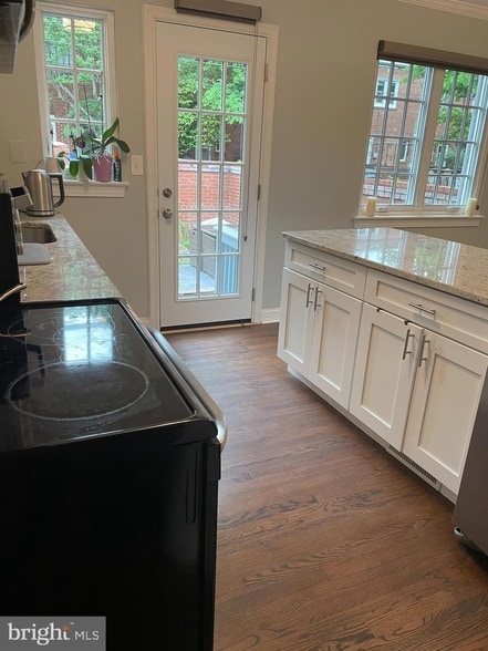 Building Photo - 703 Chetworth Pl