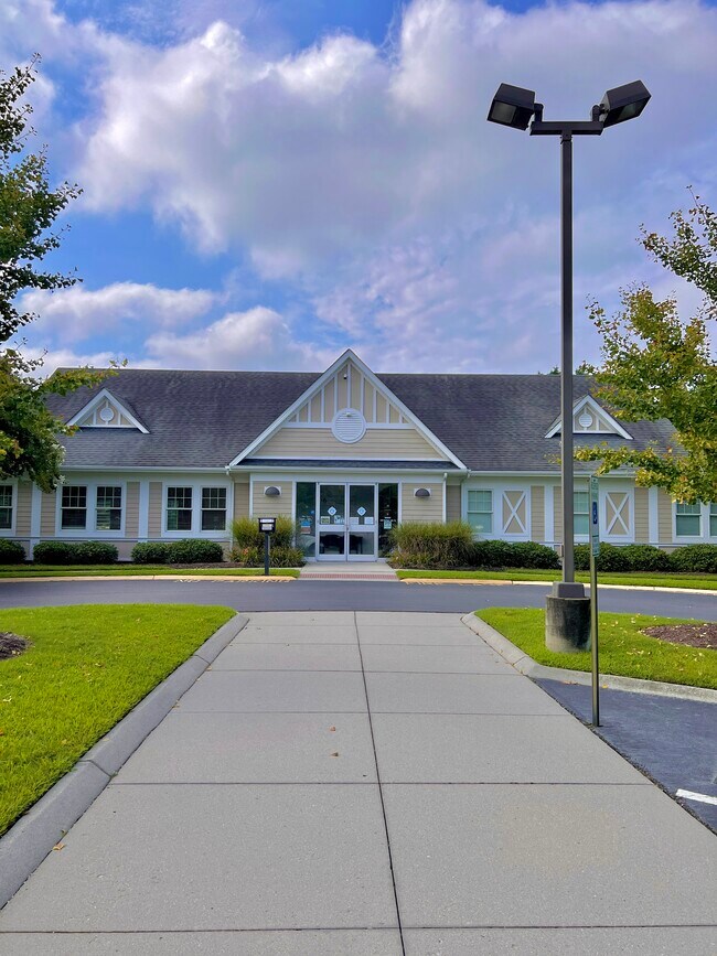 Building Photo - 6223 Cambridge Dr