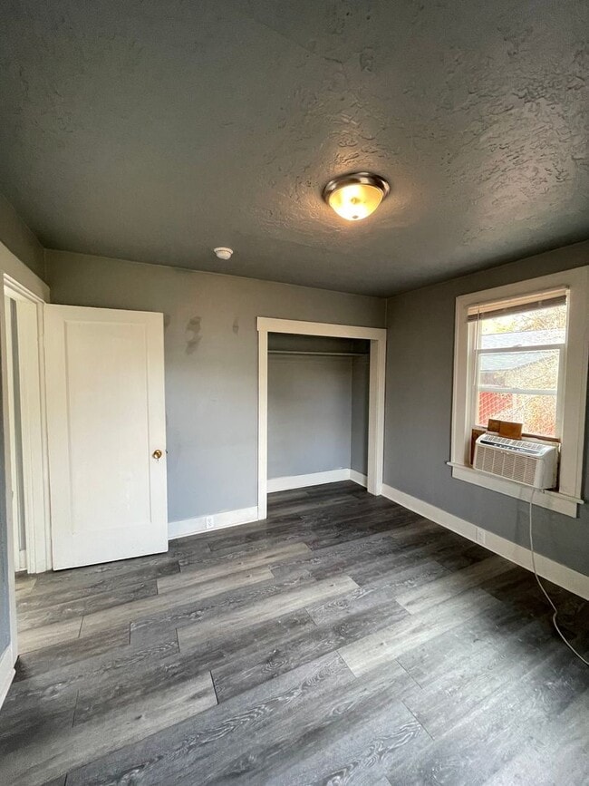 Building Photo - Available Now! Pet-Friendly Updated 2 Bedr...