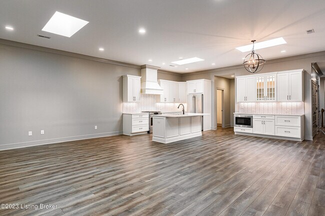 Building Photo - 10506 Meeting St