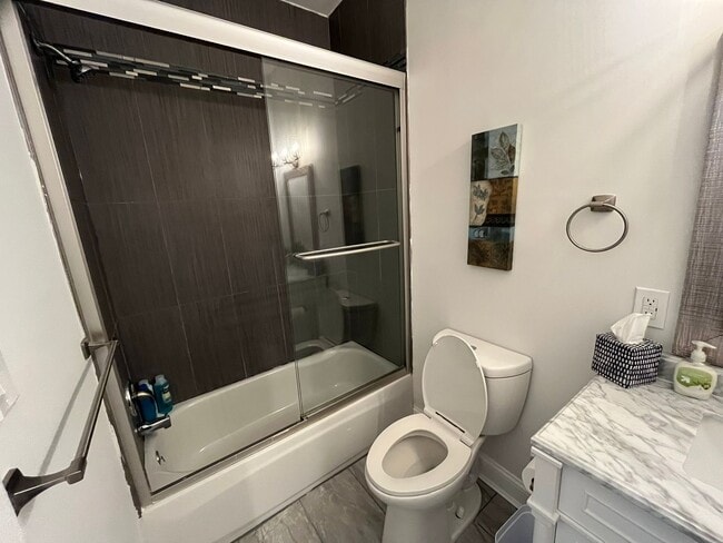 Building Photo - Dennison Ave 866-868 CR