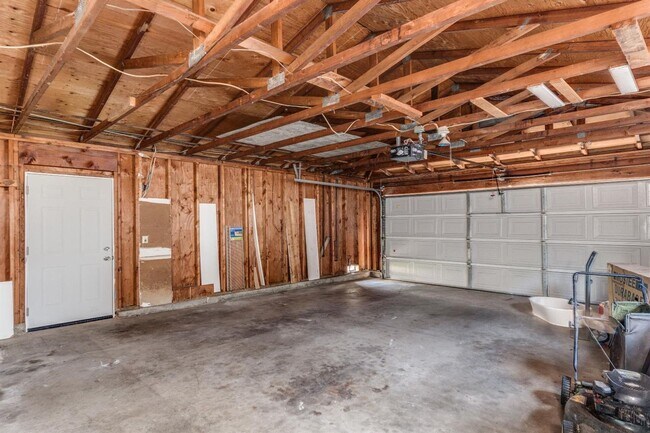 Building Photo - Beautiful 4/2 home