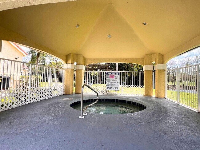 Building Photo - 12840 Vista Isles Dr