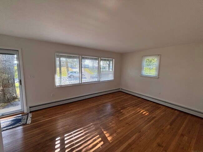 Building Photo - 42 Briarwood Dr