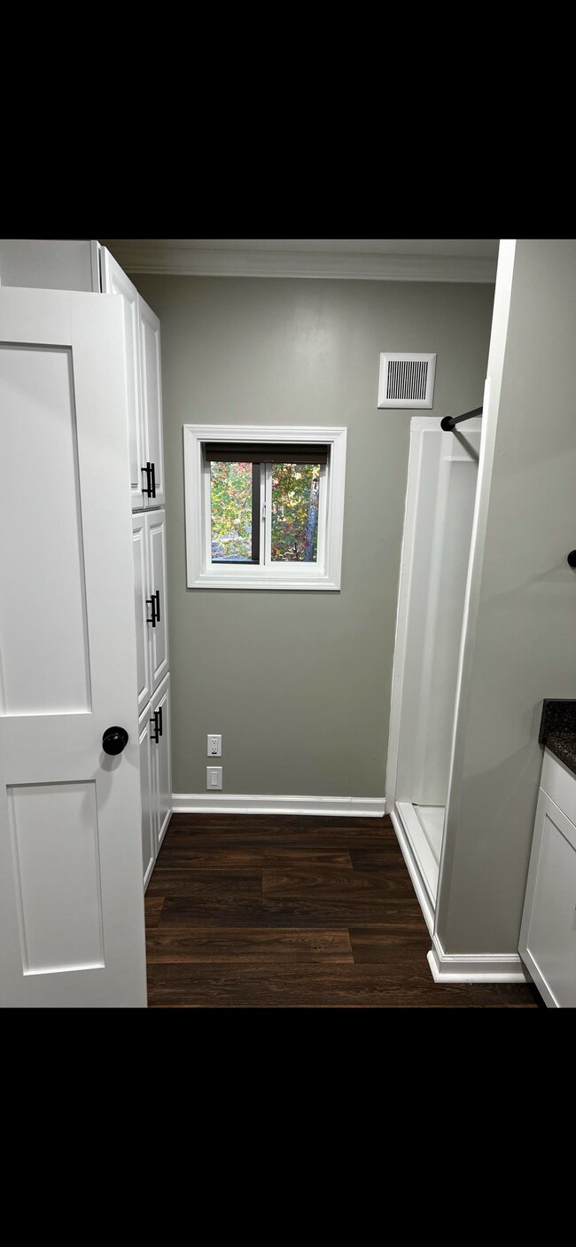 Building Photo - 289 Fox Trl