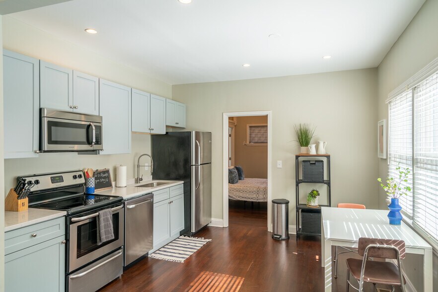 Building Photo - 604 Glen Iris Dr NE