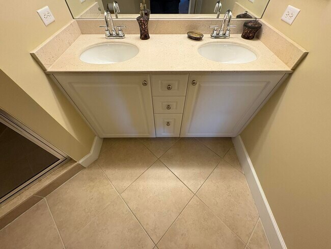 Building Photo - 2419 Renaissance Way