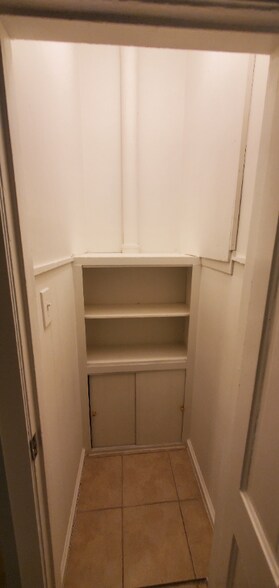 Building Photo - 107 Wilbur St