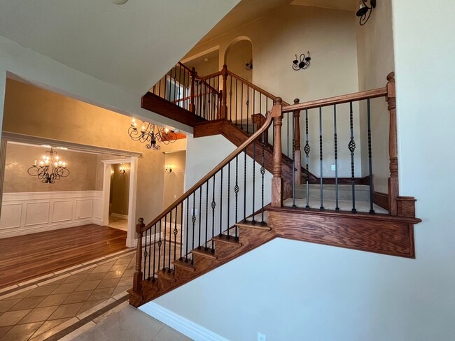 Building Photo - Beautiful 5 Bedroom 4 Bathroom House in Ga...