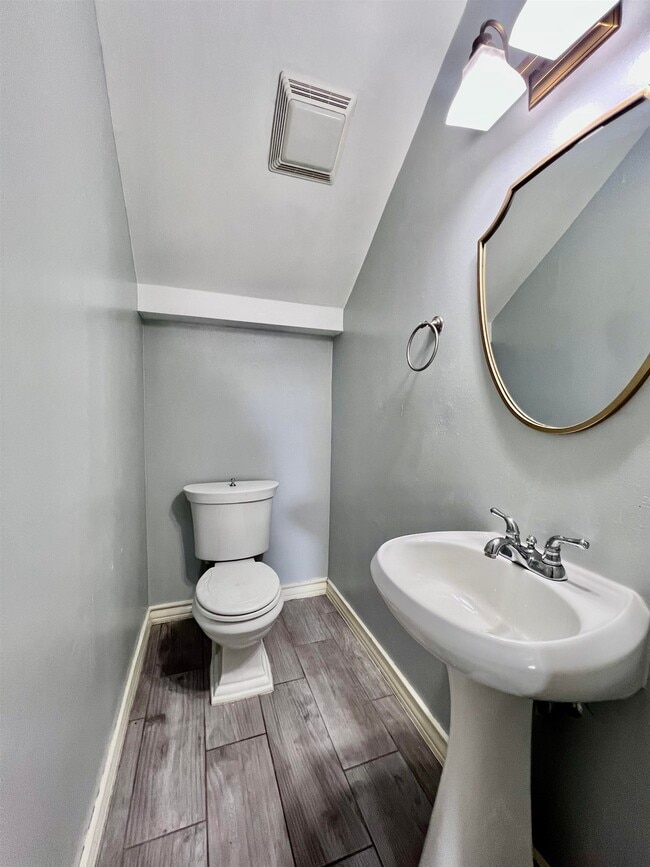 Building Photo - 207 Martingale