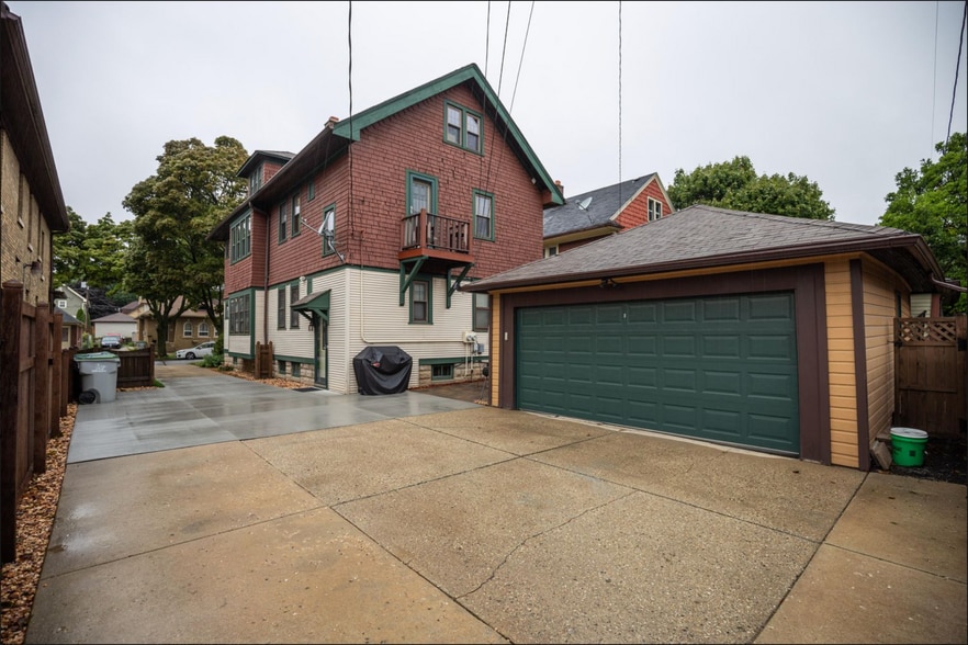 Garage / Driveway 2 - 2350 N 55th St