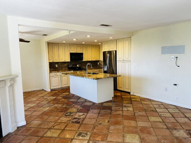Building Photo - 3036 Avenida Christina
