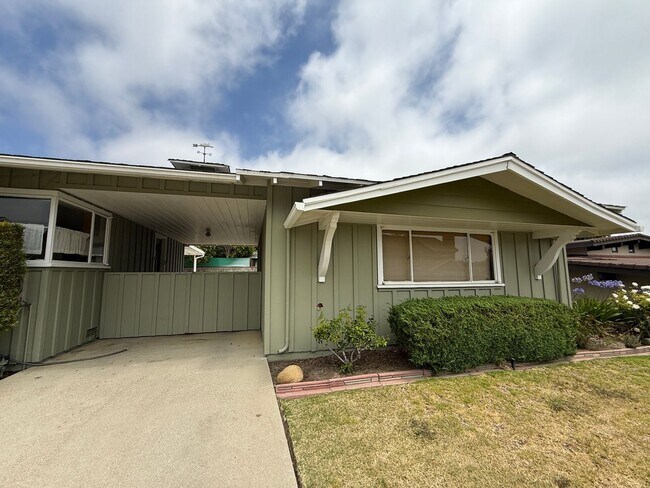 Building Photo - 1950's Ranch Style Home Above Ventura College