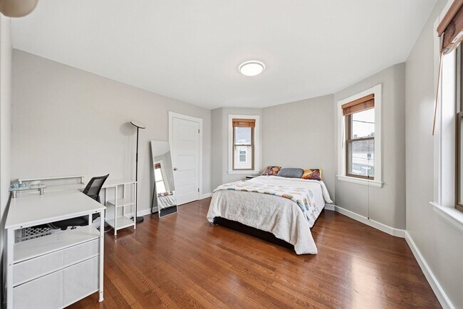 Building Photo - 309 Hillside Ave