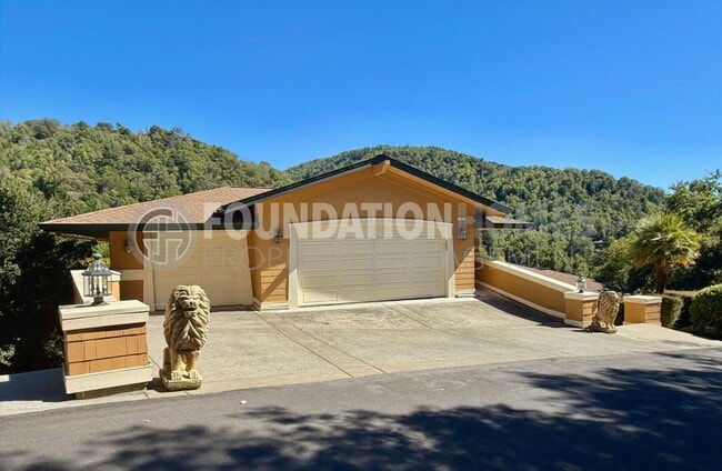 Building Photo - Architecturally Stunning Custom Estate wit...