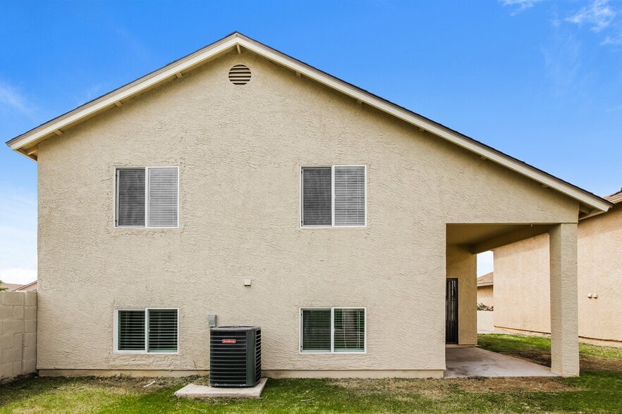 Building Photo - 921 S Val Vista Dr