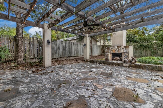 Building Photo - 3-BEDROOM IN ALAMO HEIGHTS W/ POOL