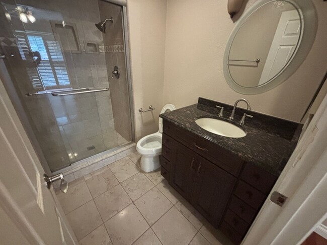 Building Photo - Beautiful 3 bed 2.5 bath townhouse in Spanish Trails!