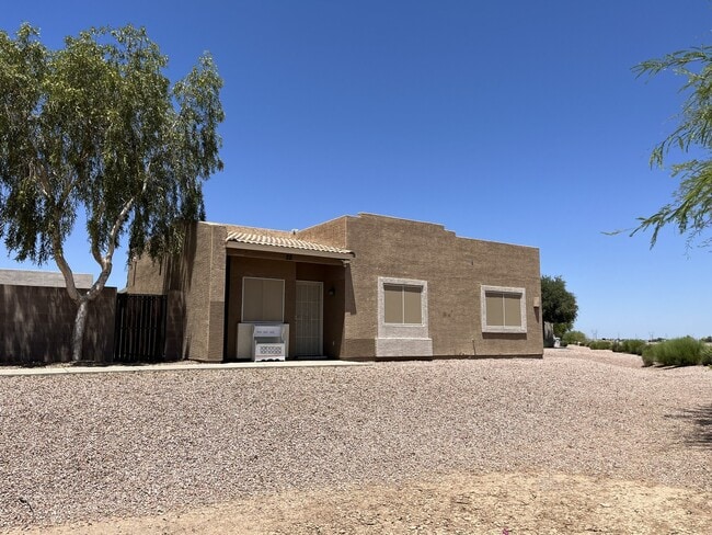 Building Photo - 2300 E Magma Rd