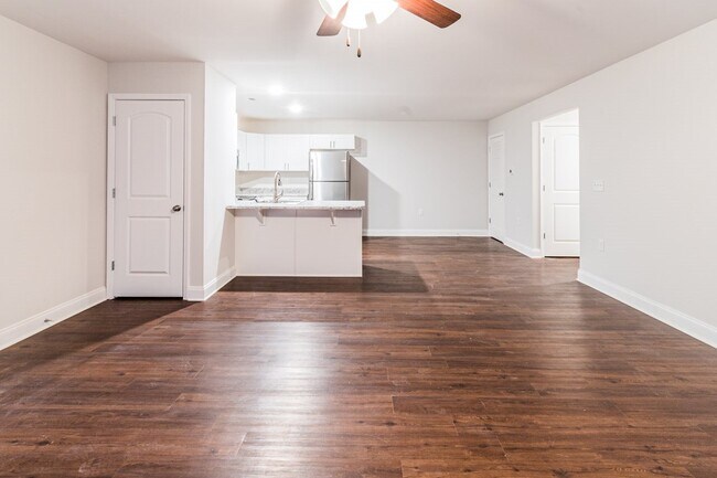 Building Photo - 467 Glen Lily Rd