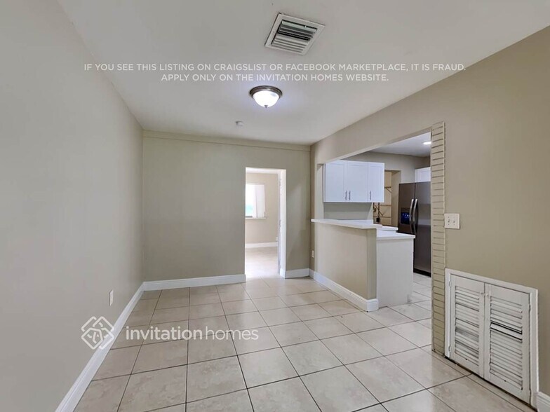 Building Photo - 2411 Utopia Dr