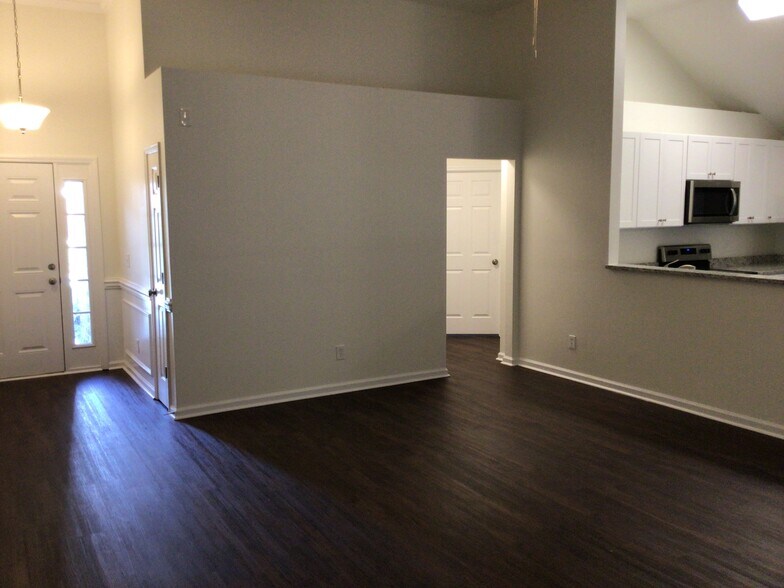 Building Photo - 126 Aquinnah Dr