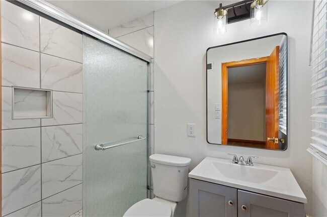 Building Photo - 798 Bank St SE