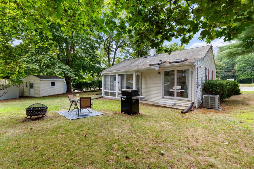 Building Photo - 25 Mountain Rd