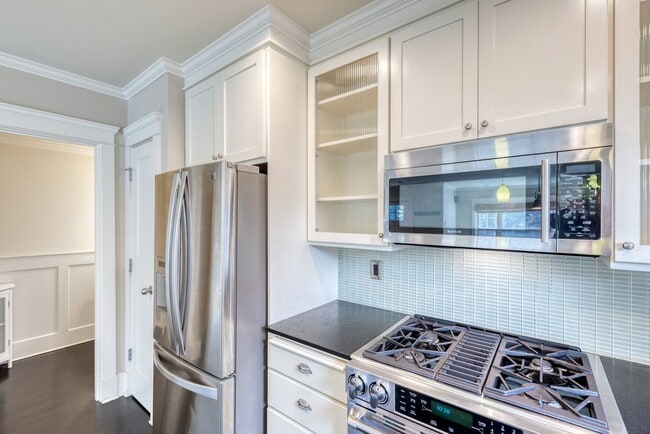 Building Photo - Capitol Hill Townhouse