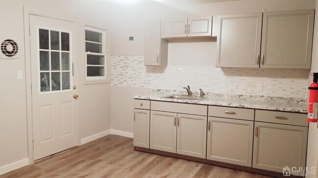 Building Photo - 105 Colletti Ct